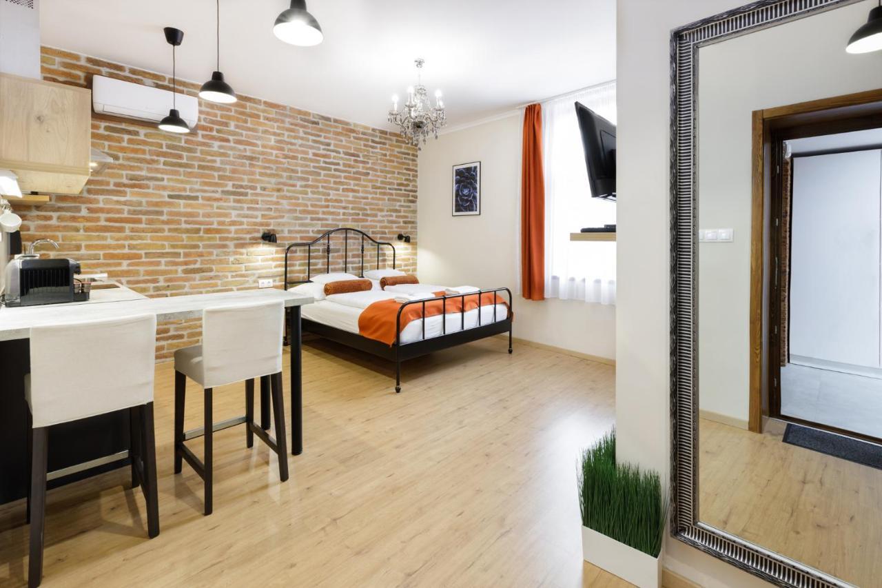 Anova Apartman Gyula Exterior photo