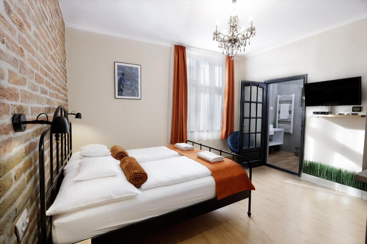 Anova Apartman Gyula Exterior photo